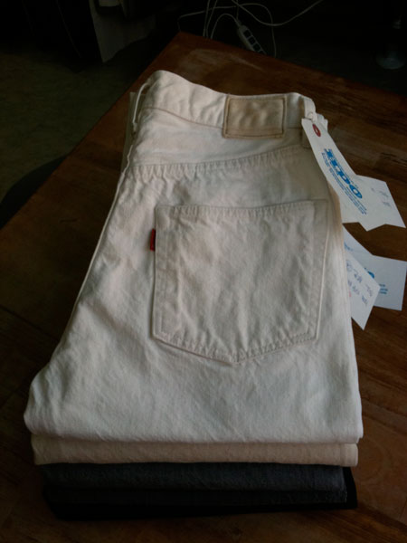 ホワイトジーンズ